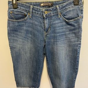 Levi’s Bold Curve Mood Rise Bermuda shorts.